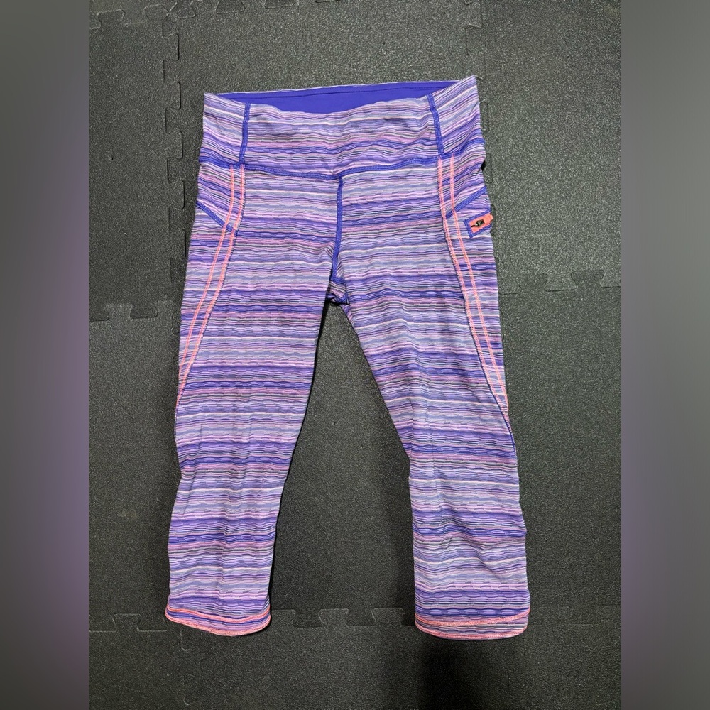 Women’s size 6 lululemon capris